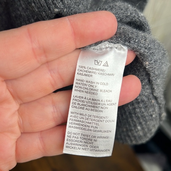 Saks Fifth Avenue Gray 100% Cashmere Hooded Sweater Size Medium Flawed - Picture 3 of 5